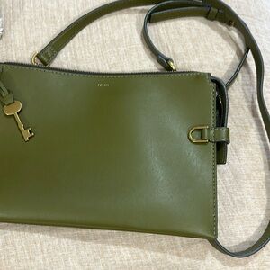 Fossil vegan cactus leather crossbody. Great condition!